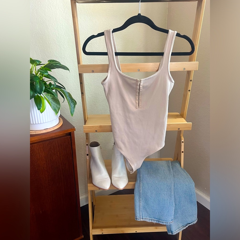 Abercrombie soft collection beige/cream bodysuit! Size small
